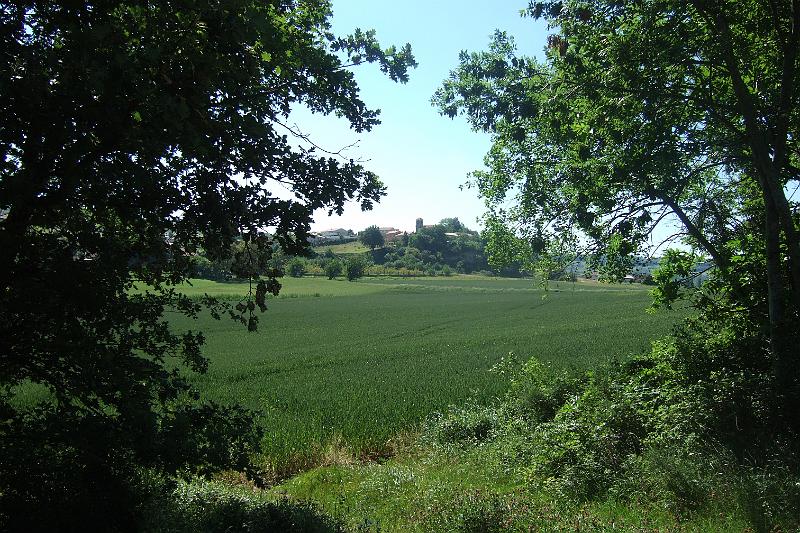 2011-05- (930).JPG - Die auf einem Hügel gelegene Ortschaft Tersanne